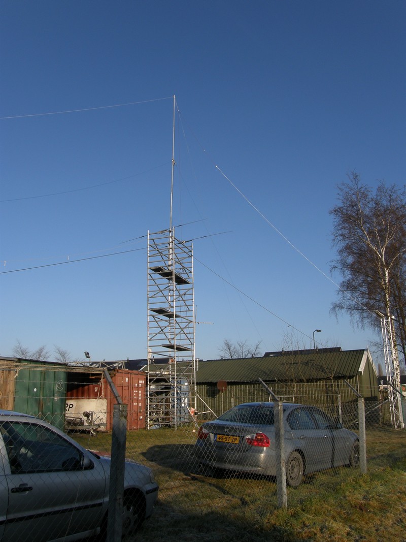 Eindresultaat van steiger 1. 80m dipool en de 20m beam.